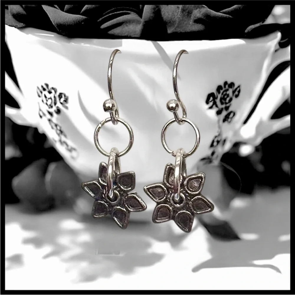 5 For $25💫Wiccan Gunmetal Flower Dangles